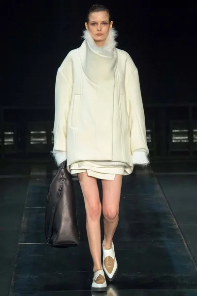Look 17